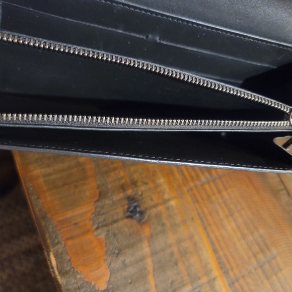 Authentic LV Vernis Sarah Wallet - Picture 4 of 5